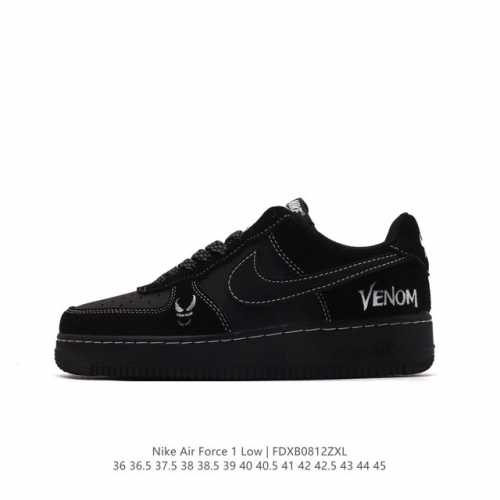 耐克 Nike Air Force 1 '07 Low 空军一号含气垫 低帮百搭厚底增高休闲运动板鞋。柔软、弹性十足的缓震性能和出色的中底设计，横跨复古与现代的