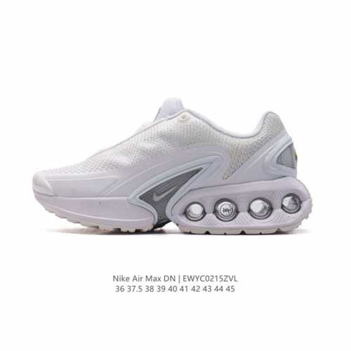 全新Nike Air Max Dn 运动鞋 时尚跑步鞋，豆荚造型气垫吸睛！鞋面采用织物材质打造，提供舒适的穿着体验。这款鞋不仅具有时尚的外观，还融合了许多经典的
