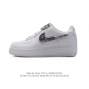 耐克nike Air Force 1 Low 空军一号 Af1 小白鞋 低帮百搭厚底增高休闲运动板鞋。柔软、弹性十足的缓震性能和出色的中底设计，横跨复古与现代的