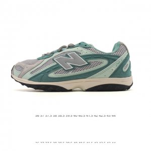 公司级 新百伦 2025年新款 New Balance 204L 2025年夏季登场：复古薄底鞋重塑都市运动美学时尚运动跑步鞋，以复古薄底设计与室内足球鞋灵感，