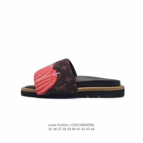 Lv 拖鞋系列 Louis Vuitton 沙滩休闲拖鞋 Louis Vuitton Lv 路易威登 潮流经典魔术贴一字拖鞋延续经典 上脚舒适性极好 鞋轻不跑脚