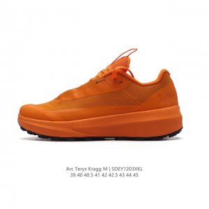 公司级 Arc'Teryx 始祖鸟 Kragg Insulated 男款登山鞋 Kragg是一款备受推崇的登山鞋，以其出色的舒适性和耐用性而闻名。这款鞋采用vi