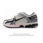 Nike 耐克夏季 Zoom Vomero 5 运动鞋休闲训练跑步鞋。Nike Zoom Vomero 5 男女子运动鞋妥帖包覆足部，提供透气支撑效果。耐穿材料