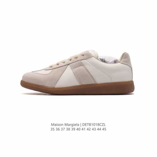 公司级 Maison Martin Margiela 马丁 马吉拉 德训休闲板鞋。牛皮革柔软细腻的特点与麋鹿皮的绒毛质感相结合，使其既有超高的柔软舒适度，又同时