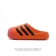 阿迪达斯 Adidas originals Adifom Superstar 木屐鞋 鸭鸭鞋 潮男女运动板鞋 包头 拖鞋 凉鞋。鞋子由 50% 的天然和可再生材