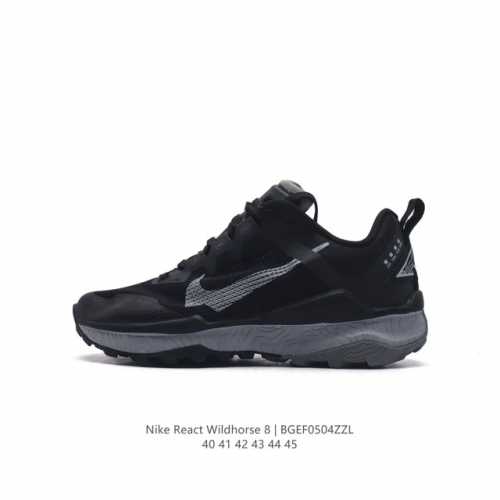 耐克 Nike Wildhorse 8 男子越野跑步鞋nike跑步鞋 缓震透气 运动鞋，穿上nike Wildhorse 8 越野跑步鞋，由步道起点往山顶前进，