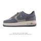 耐克 Nike Air Force 1 '07 Low 空军一号含气垫 低帮百搭厚底增高休闲运动板鞋。柔软、弹性十足的缓震性能和出色的中底设计，横跨复古与现代的