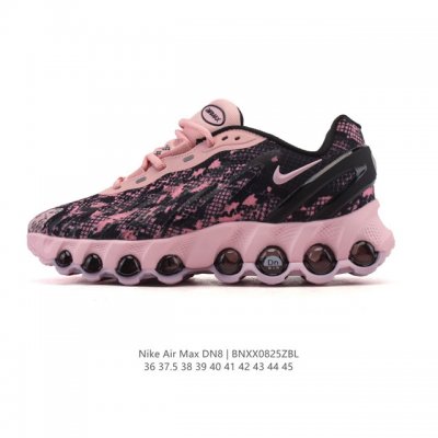 耐克 Nike Air Max Dn8 全掌气垫科技运动跑步鞋Fq7860-005。鞋款采用醒目渐变织物和动态波浪状结构鞋面，搭配黑色中底和外底，以及迷你黑色