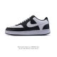 耐克 Nike Court Vision Lo校园风低帮复古篮球板鞋男女运动鞋。延续80年代复古篮球鞋，添加学院风细节。皮革组合鞋面，利落风格，重现复古篮球风范