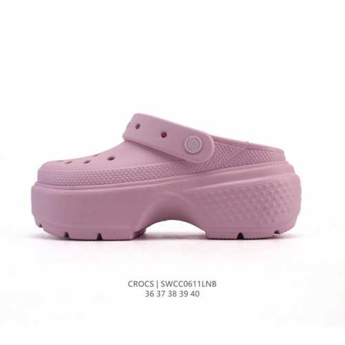 Crocs 沙滩洞洞鞋 女士休闲厚底增高凉拖鞋 卡骆驰明星同款 厚底增高沙滩鞋 选择尺码时 建议选大一码 脚感更舒适 家居休闲一式两用拖鞋 白敬亭同款，坡跟设计