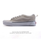 万斯 Vans Knu-Skool Vr3 Lx 面包鞋皮革拼接鞋面。坎普尔 茱利安系列低帮复古硫化休闲运动板鞋“肥胖版大Logo”要说整个年最为热门的鞋型之一