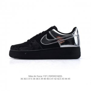 140 耐克 Nike Air Force 1 '07 Low 空军一号含气垫 小白鞋 低帮百搭厚底增高休闲运动板鞋。柔软、弹性十足的缓震性能和出色的中底设计，