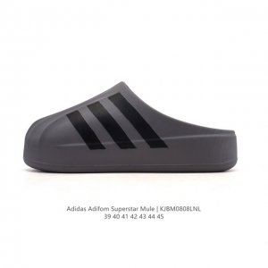 阿迪达斯 Adidas Originals Adifom Superstar 木屐鞋 鸭鸭鞋 潮男运动板鞋 包头 拖鞋 凉鞋。鞋子由 50% 的天然和可再生材料