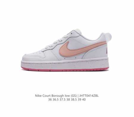 耐克 Nike 男女子运动鞋 Court Borough Low 小空军低帮板鞋。1.其皮革材质的鞋面结合网眼鞋舌，在出众外观与质感的同时提供稳固支撑，并且提升 - 点击图像关闭