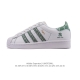 公司级 阿迪达斯 Adidas Superstar 2025年新款鞋子 蛇年新款经典贝壳头系列 新款休闲板鞋潮流男女士运动鞋。鞋面柔软帆布拼接材质 标志性的贝壳