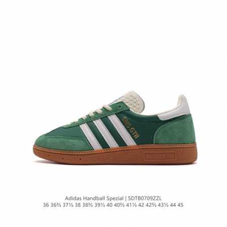 阿迪达斯 Adidas Handball Spezial 低帮三叶草学院风复古休闲板鞋 德训鞋 橡胶底织物皮革拼接鞋面 经典运动鞋板鞋。圆头、缝合拼接设计、正面 - 点击图像关闭