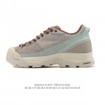 新品公司级 Salomon X-Alp是萨洛蒙推出的低帮越野跑步鞋系列，主打户外功能与城市休闲结合的设计。鞋面材质：采用麂皮拼接与织物组合，内里使用头层牛皮增强