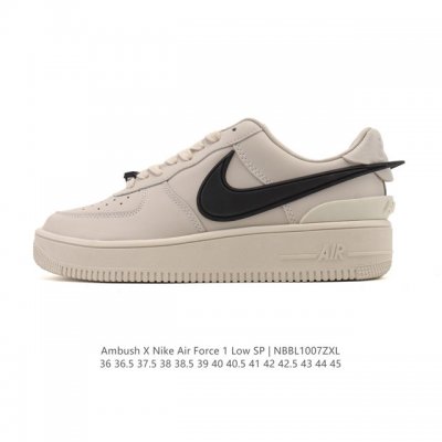 特价 耐克 空军一号 Af1 低帮休闲板鞋 Ambush X Nk Air Force 7 Low Sp 空军一号联名标志性的Swoosh延伸至鞋跟之外，鞋舌和