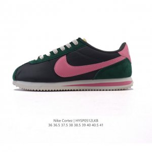 nike Classic Cortez Nylon 耐克阿甘鞋女子运动鞋。秉承元年款经典风格，糅合防水鞋面设计，令双足保持干爽舒适。防水锦纶鞋面强势抵御风雨侵袭