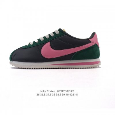 nike Classic Cortez Nylon 耐克阿甘鞋女子运动鞋。秉承元年款经典风格，糅合防水鞋面设计，令双足保持干爽舒适。防水锦纶鞋面强势抵御风雨侵袭