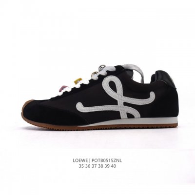 公司级 Loewe 罗意威 Ballet Runner 皮革织物拼接 简约圆头 系带 低帮 运动休闲鞋这双鞋是Loewe新发布的Ballet Runner ，被