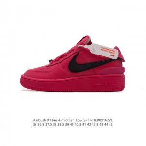 耐克 空军一号 Af1 低帮休闲板鞋 Ambush X Nk Air Force 7 Low Sp 空军一号联名标志性的swoosh延伸至鞋跟之外，鞋舌和鞋垫上