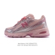New Balance Mr740 Nb新百伦系列复古老爹风休闲运动慢跑鞋。采用轻质牛剖革拼接透气网眼衬垫织物鞋面材质 T-Beam大底提供足步弓支撑 保持步态