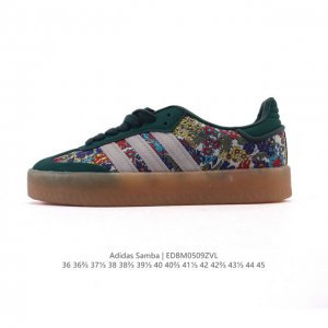 adidas 阿迪达斯 男女款运动鞋 三叶草Samba Velentine 休闲鞋 德训鞋 刺绣花朵鞋面 复古板鞋经典运动鞋。一款阿迪达斯的Samba面包鞋，该