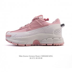耐克Nike Zoom Vomero Roam马拉松复古跑五代休闲运动慢跑鞋 厚底增高老爹鞋。采用环保纤维革饰片组合网眼布鞋面材质 升级正确后跟Tpu加固 耐弯