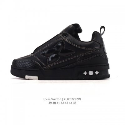 公司级 Lv Skate Sneaker 路易威登 2025年新款运动板鞋 蛇年限定 春夏秀场初次亮相，此次以粒面牛皮革焕新呈现。加垫鞋领和鞋舌援引滑板鞋设计，