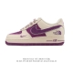 耐克 Nike Air Force 1 '07 Low 空军一号含气垫 低帮小白鞋 百搭厚底增高休闲运动板鞋。柔软、弹性十足的缓震性能和出色的中底设计，横跨复古