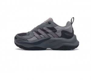 Adidas 阿迪达斯 增高又显瘦 阿迪 新老爹鞋 Adidas Maxxwavy 鞋身选择大面积网眼织物 热熔压胶以及皮革材质组成 既保证透气性 又使其具有较