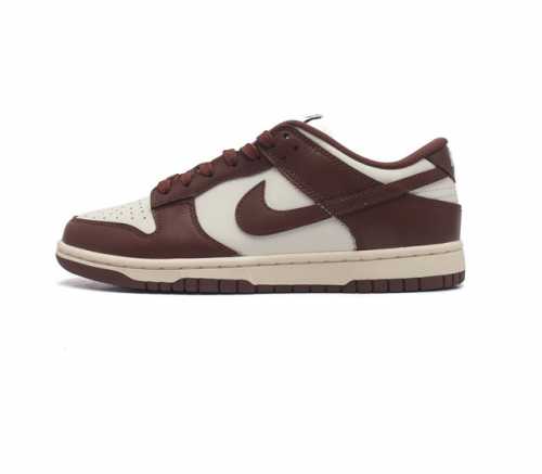 耐克 Nike Dunk Low 运动鞋复古滑板鞋 尽情迈步 彰显个性风采 采用天然皮革 经久耐穿 塑就如元年款 Dunk 般的复古质感 鞋头透气孔 搭配鞋口和