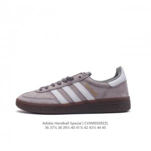 阿迪达斯 Adidas Handball Spezial 三叶草学院风复古休闲板鞋 德训鞋 橡胶底柔软皮革经典运动鞋板鞋。圆头、缝合拼接设计、正面绑带、鞋舌部位