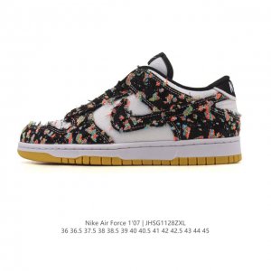 耐克 Nike Dunk Low Retro 运动鞋复古板鞋，作为 80 年代经典篮球鞋款，起初专为硬木球场打造，后来成为席卷街头的时尚标杆，现以经典细节和复古