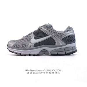 公司级 Nike 耐克夏季 Zoom Vomero 5 运动鞋休闲训练跑步鞋。Nike Zoom Vomero 5 男女子运动鞋妥帖包覆足部，提供透气支撑效果。