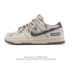 真标 耐克 Nike Sb Dunk Low Pro 男款运动鞋复古板鞋 解构绑带 双鞋带。采用柔软皮革鞋面，经久耐穿，塑就如元年款 Dunk 般的复古质感。鞋