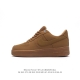 耐克 Nike Air Force 1 '07 Low 空军一号含气垫 低帮百搭厚底增高休闲运动板鞋。柔软、弹性十足的缓震性能和出色的中底设计，横跨复古与现代的