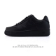 特价 耐克 Nike Air Force 1 '07 Low 空军一号含气垫 小白鞋 低帮百搭厚底增高休闲运动板鞋。柔软、弹性十足的缓震性能和出色的中底设计，横