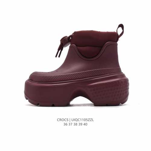 CROCS 卡骆驰 厚底 高跟 圆头 时装靴 抽拉绳 高帮靴子，穿搭博主、时髦精、明星们都喜欢的crocs鞋。这双 Crocs 又要火！网友：侃爷同款巴黎世家平