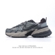 降价 Nike 耐克 V2K Run 减震防滑 复古低帮运动跑步鞋 超火复古跑鞋，采用太空革组合呼吸网眼布鞋面材质，搭载正确4层组合底模，嵌入Tpu加固稳定模块
