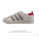 阿迪达斯 Adidas Superstar 2025年新款鞋子 蛇年新款 经典贝壳头系列 新款休闲板鞋潮流男女士运动鞋 。鞋面柔软皮革材质 标志性的贝壳鞋头，简