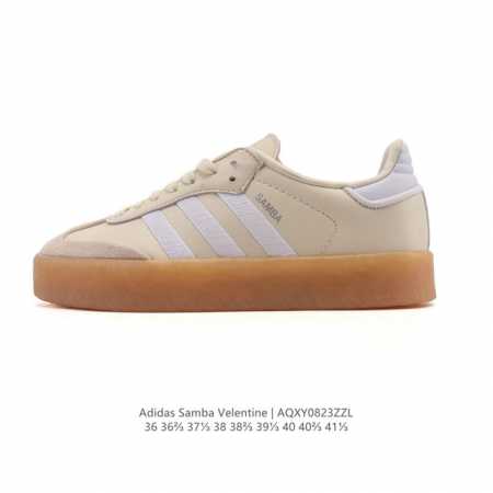 Adidas 阿迪达斯 女款运动鞋 三叶草Samba Velentine 休闲鞋 德训鞋 复古板鞋经典运动鞋。一款阿迪达斯的Samba面包鞋，该鞋具有厚实的用料 - 点击图像关闭