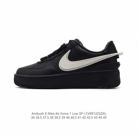 耐克 空军一号 Af1 低帮休闲板鞋 Ambush X Nk Air Force 7 Low Sp 空军一号联名标志性的swoosh延伸至鞋跟之外，鞋舌和鞋垫上 - 点击图像关闭