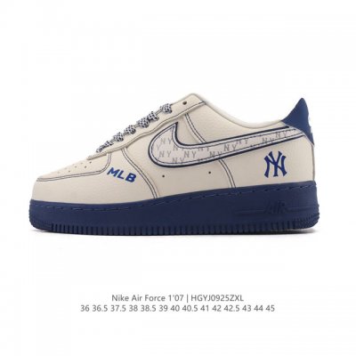 耐克 Nike Air Force 1 '07 Low 空军一号含气垫 低帮百搭厚底增高休闲运动板鞋。柔软、弹性十足的缓震性能和出色的中底设计，横跨复古与现代的