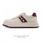 公司级 Valentino华伦天奴 Open Skate 系带板鞋男士运动鞋 。给家人们推荐一款时尚板鞋，到手感觉质感挺好，配色比较清新，四季穿都合适。这款鞋子