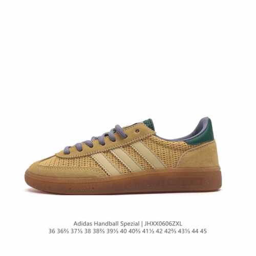 阿迪达斯 Adidas Handball Spezial 三叶草学院风复古休闲板鞋 德训鞋 橡胶底柔软皮革经典运动鞋板鞋。圆头、缝合拼接设计、正面绑带、鞋舌部位