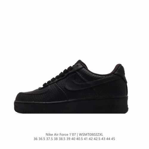 耐克 Nike Air Force 1 '07 Low 空军一号含气垫 低帮百搭厚底增高休闲运动板鞋。柔软、弹性十足的缓震性能和出色的中底设计，横跨复古与现代的