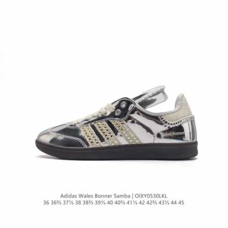 阿迪达斯 Adidas Samba新款 德训鞋 时尚休闲运动板鞋- Wales Bonner 的 Adidas Samba “Studded”亮相，Adidas - 点击图像关闭