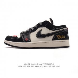 特价 耐克 乔丹Air Jordan 1 Low Aj1 乔1 乔丹1代Aj1 低帮复古文化休闲运动篮球鞋。该鞋款从 1985 年元年款汲取设计灵感，焕新演绎简